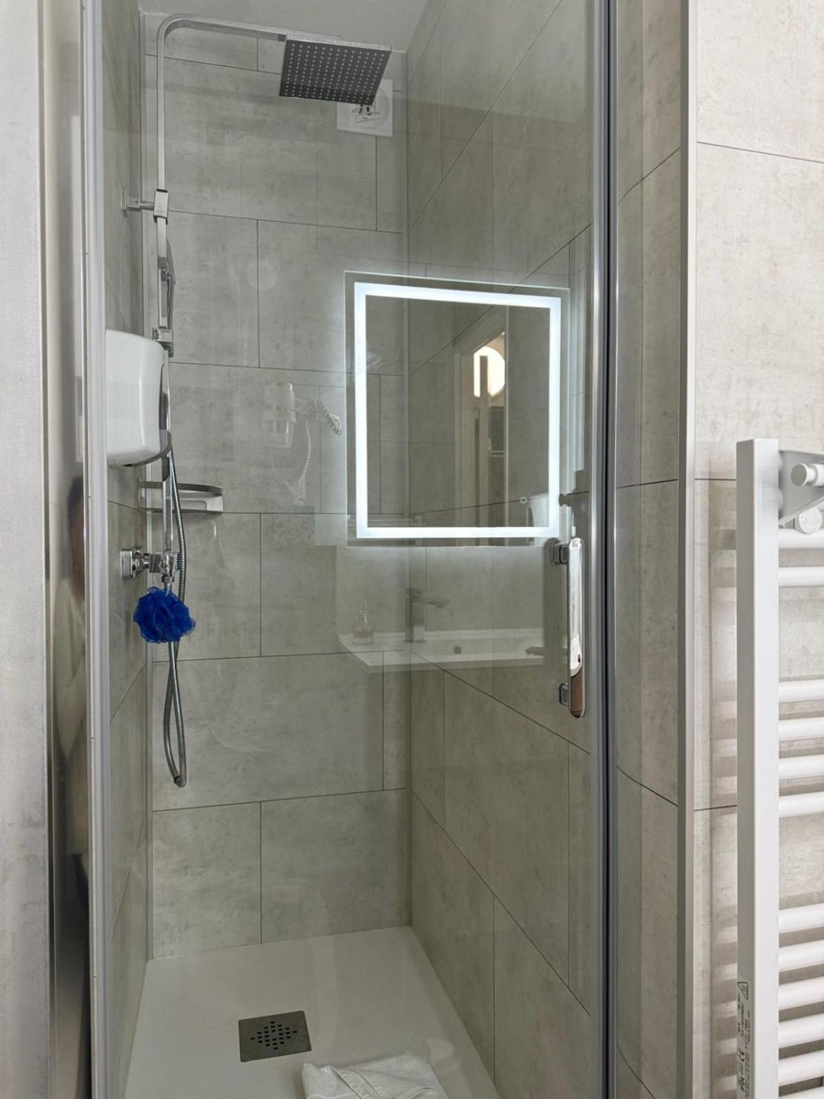 Residence New Rochelle Ла Рошел Екстериор снимка