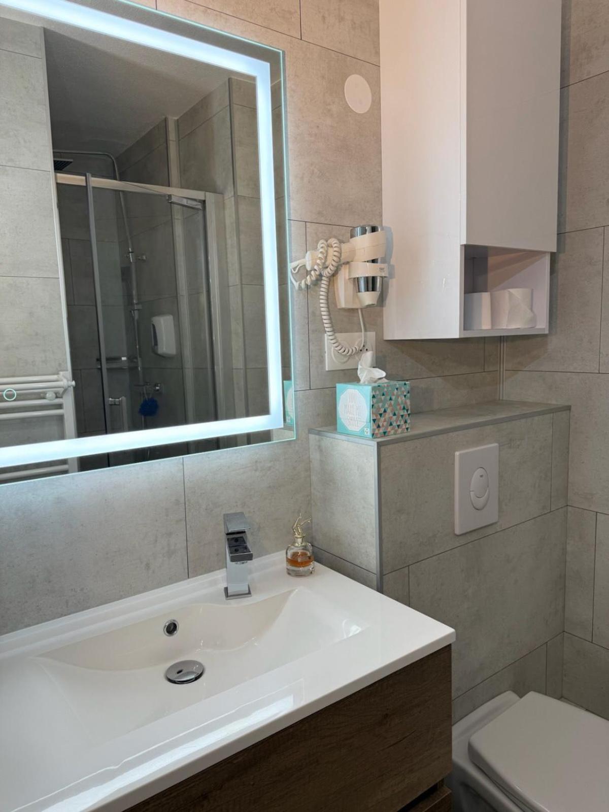 Residence New Rochelle Ла Рошел Екстериор снимка